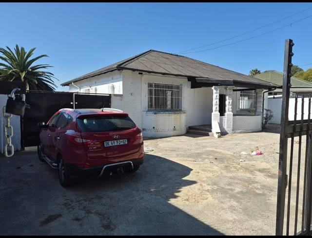 11 BEDROOM HOUSE FOR SALE IN WEBBER